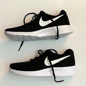 Nike Women’s Tanjun Move to Zero Casual Sneakers
